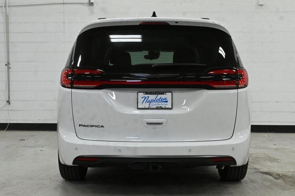 new 2024 Chrysler Pacifica car, priced at $39,221