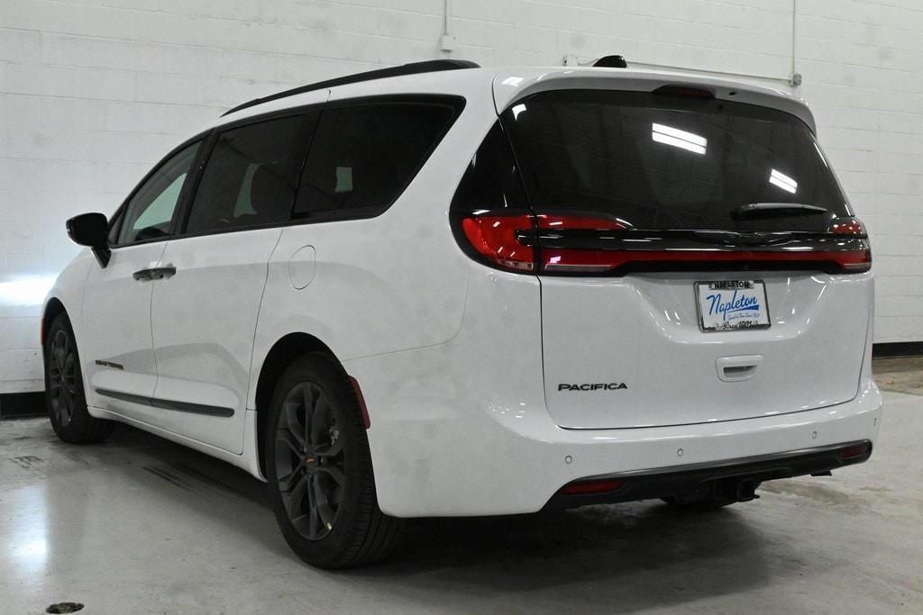 new 2024 Chrysler Pacifica car, priced at $38,721