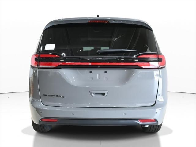 new 2024 Chrysler Pacifica car, priced at $39,901