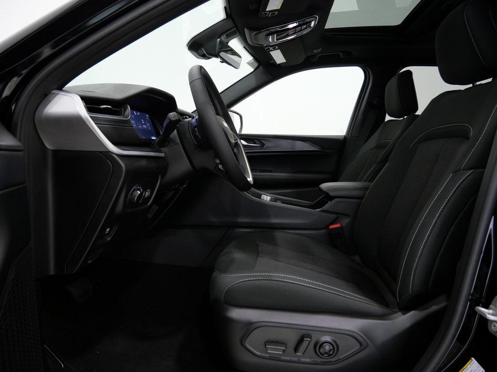 new 2025 Jeep Grand Cherokee car, priced at $37,570