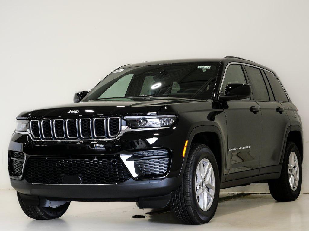 new 2025 Jeep Grand Cherokee car, priced at $37,570
