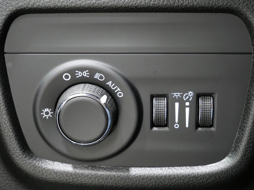 new 2025 Jeep Grand Cherokee car, priced at $37,570