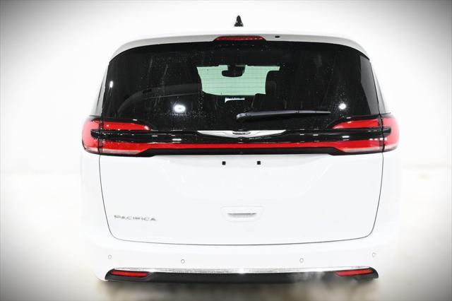 new 2025 Chrysler Pacifica car, priced at $35,782