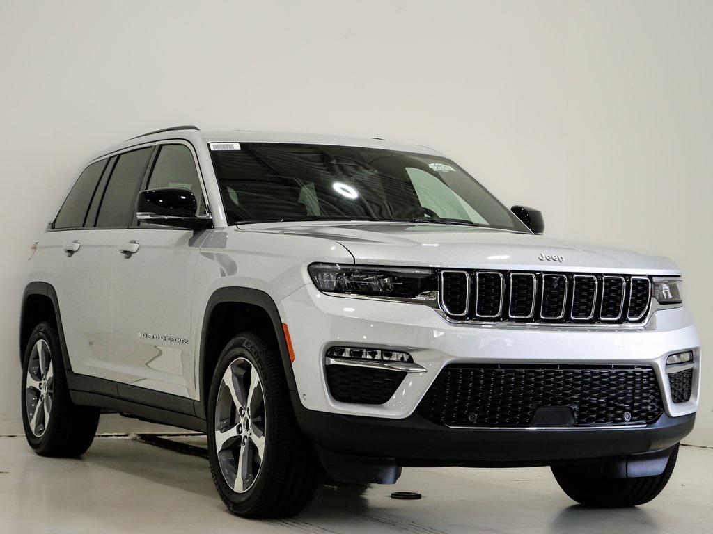 new 2025 Jeep Grand Cherokee car, priced at $45,960