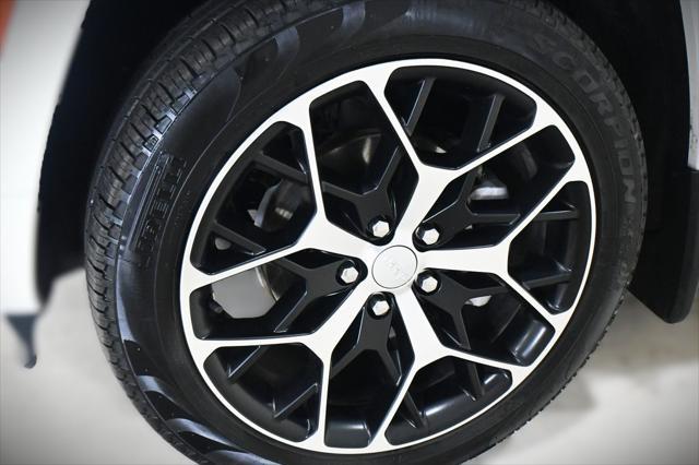used 2022 Jeep Grand Cherokee car, priced at $41,000