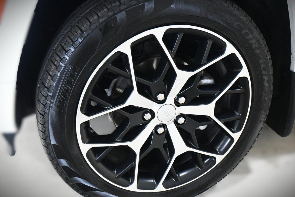 used 2022 Jeep Grand Cherokee car, priced at $37,000