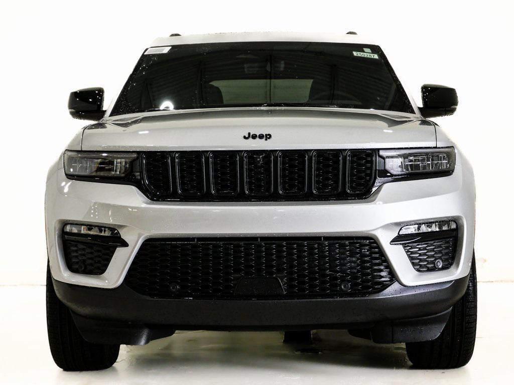 new 2025 Jeep Grand Cherokee car, priced at $48,974