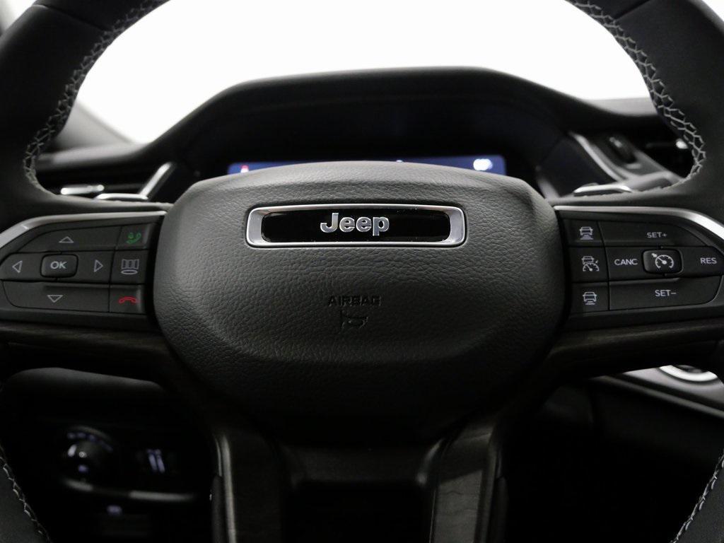 new 2025 Jeep Grand Cherokee car, priced at $48,974