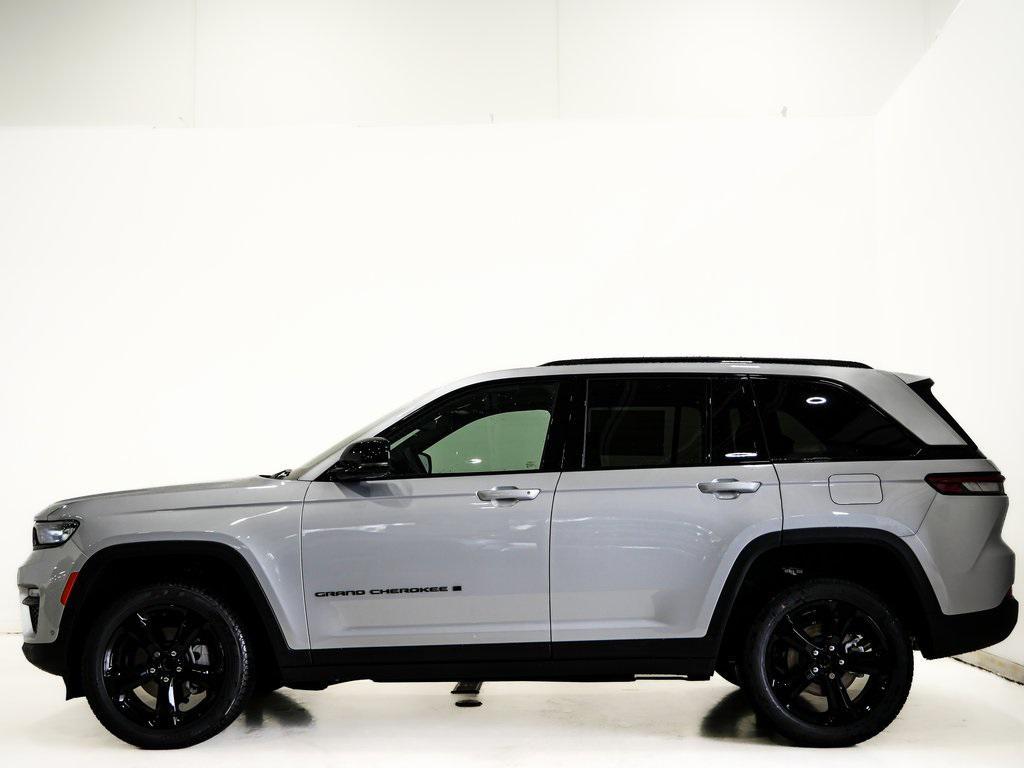 new 2025 Jeep Grand Cherokee car, priced at $48,974