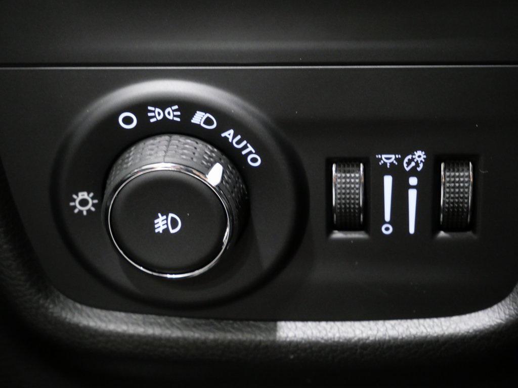 new 2025 Jeep Grand Cherokee car, priced at $48,974