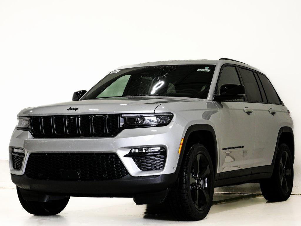 new 2025 Jeep Grand Cherokee car, priced at $48,974