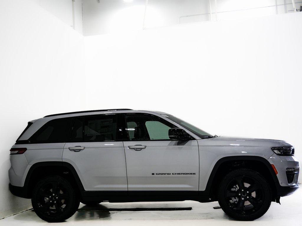 new 2025 Jeep Grand Cherokee car, priced at $48,974