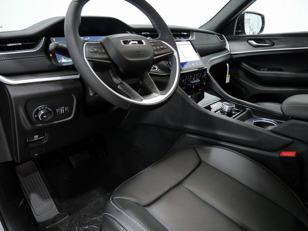 new 2025 Jeep Grand Cherokee car, priced at $48,974