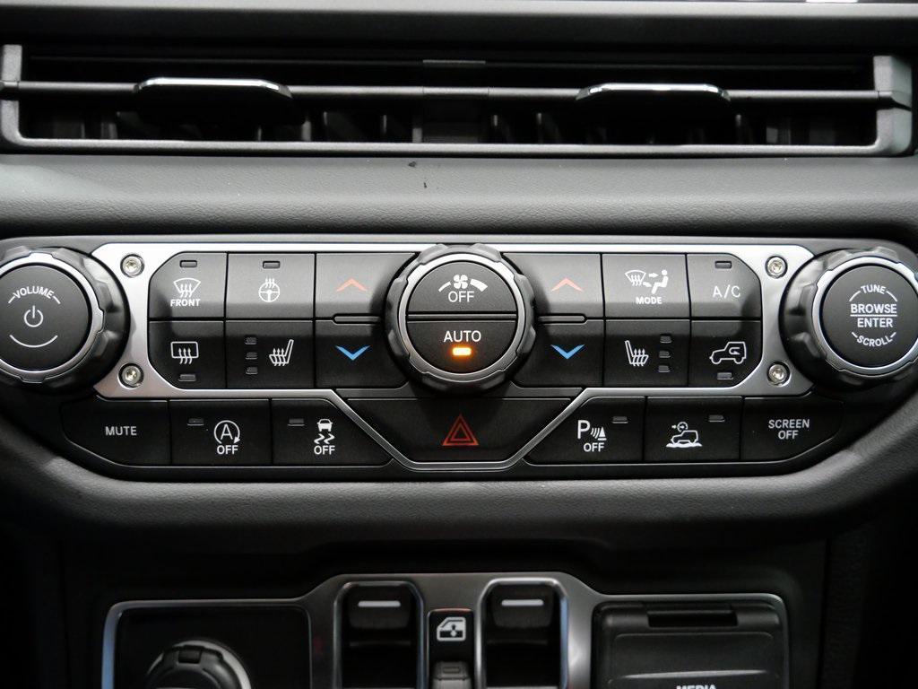 new 2025 Jeep Wrangler car, priced at $54,372