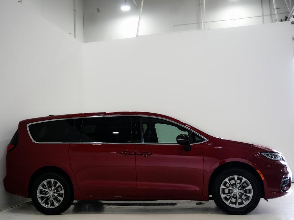 new 2026 Chrysler Pacifica car, priced at $40,156