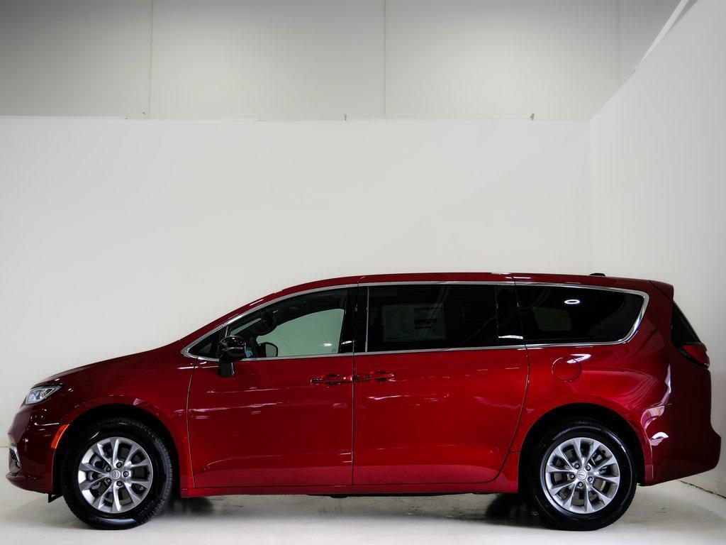 new 2026 Chrysler Pacifica car, priced at $40,156