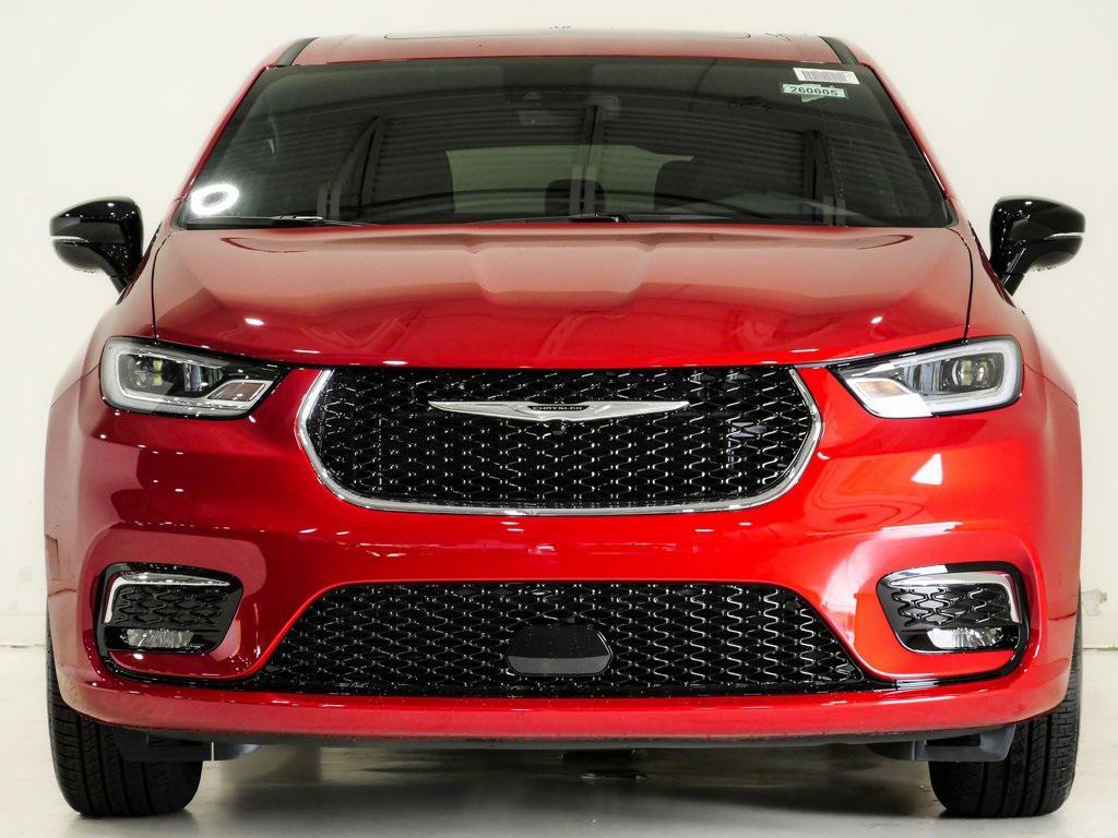 new 2026 Chrysler Pacifica car, priced at $40,156