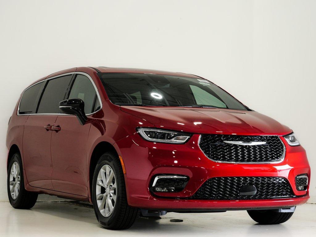 new 2026 Chrysler Pacifica car, priced at $42,456