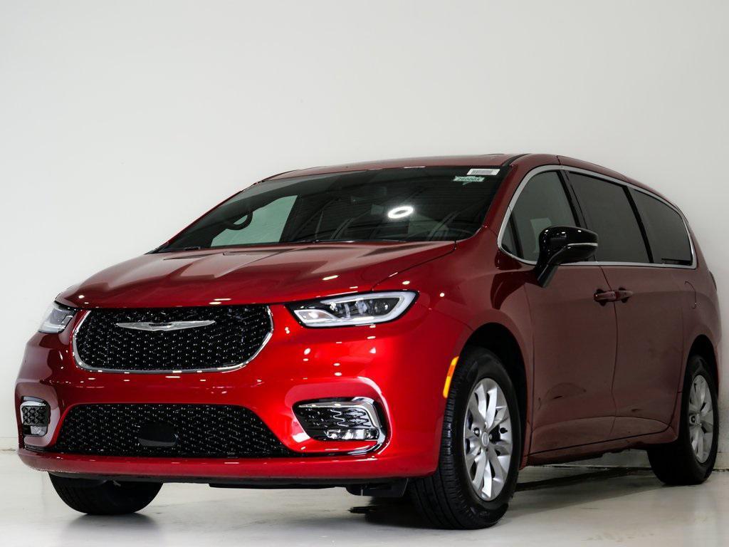 new 2026 Chrysler Pacifica car, priced at $40,156