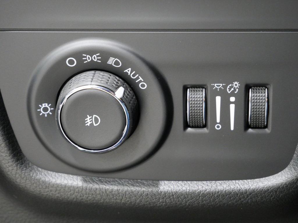 new 2025 Jeep Grand Cherokee car, priced at $48,960