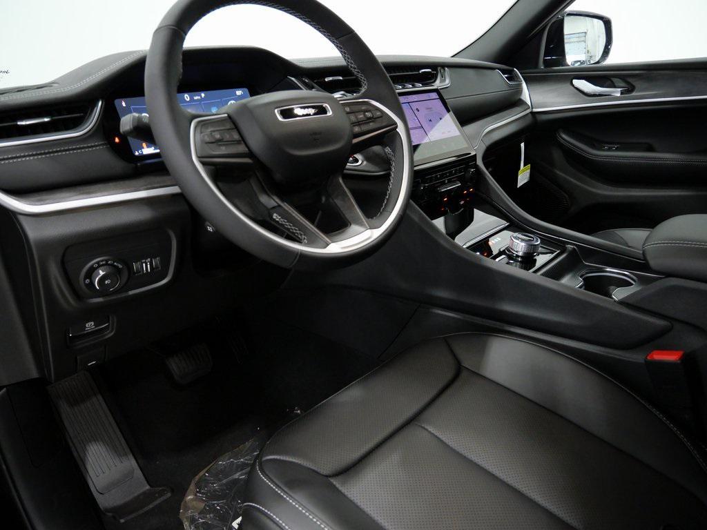 new 2025 Jeep Grand Cherokee car, priced at $48,960