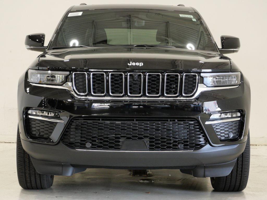 new 2025 Jeep Grand Cherokee car, priced at $48,960