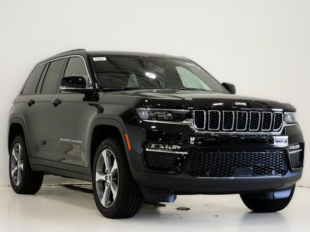 new 2025 Jeep Grand Cherokee car, priced at $48,960