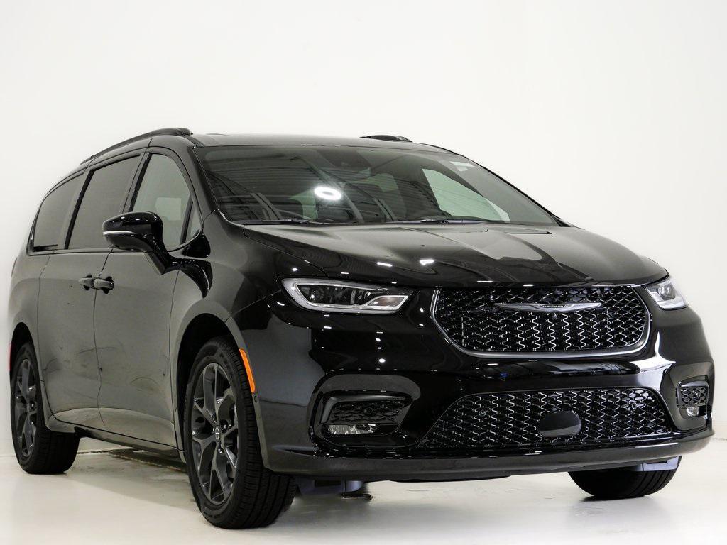 new 2026 Chrysler Pacifica car, priced at $49,990