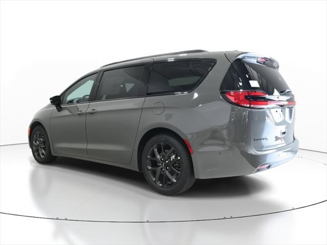 new 2024 Chrysler Pacifica car, priced at $44,081