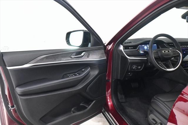 new 2025 Jeep Grand Cherokee car, priced at $44,235