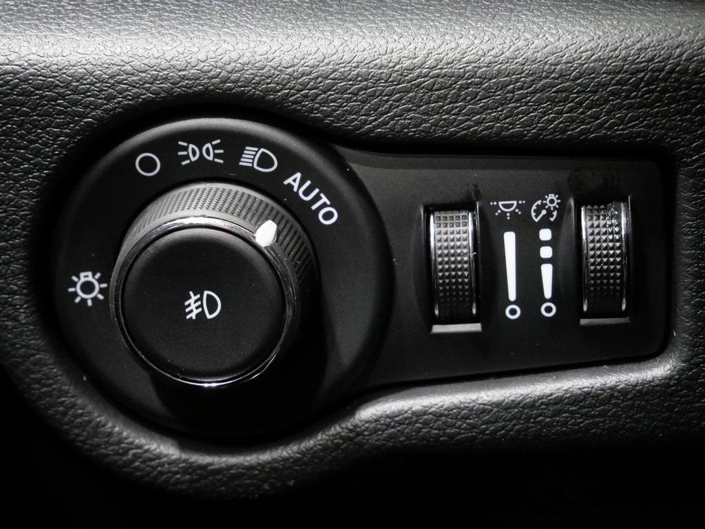 new 2026 Chrysler Pacifica car, priced at $40,985