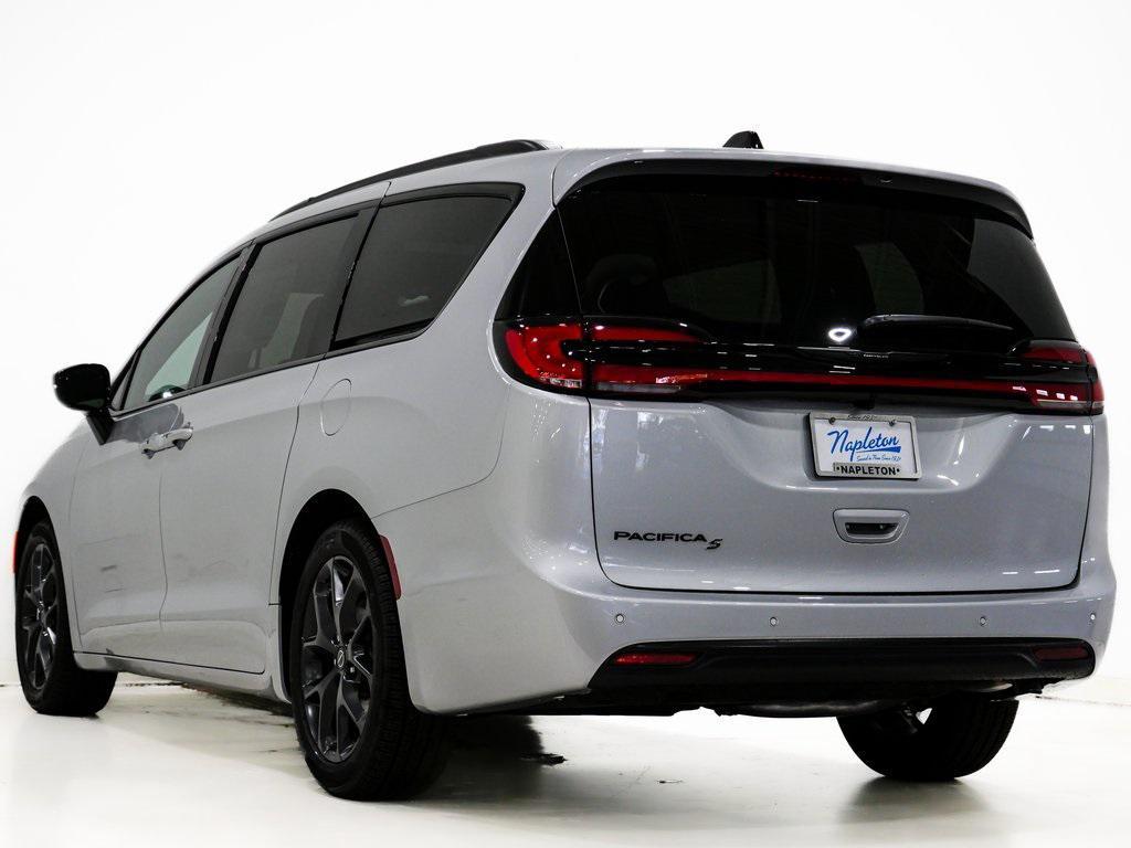 new 2026 Chrysler Pacifica car, priced at $40,985