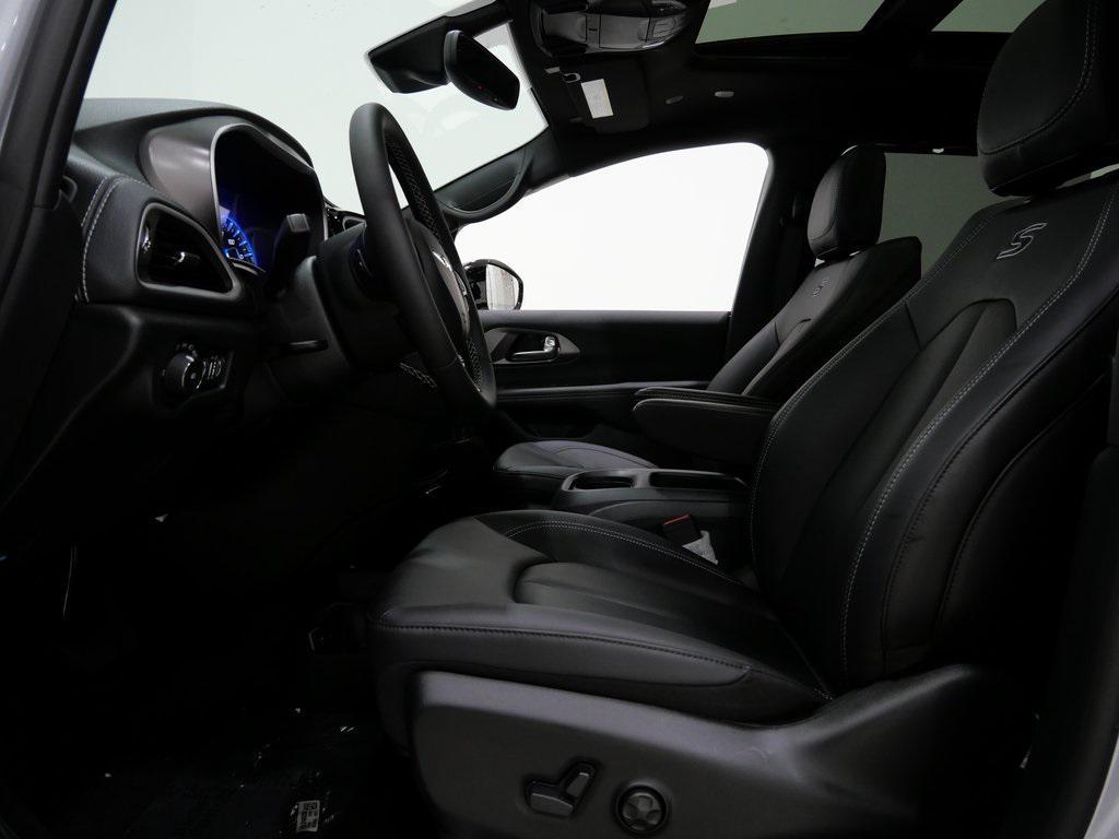 new 2026 Chrysler Pacifica car, priced at $40,985
