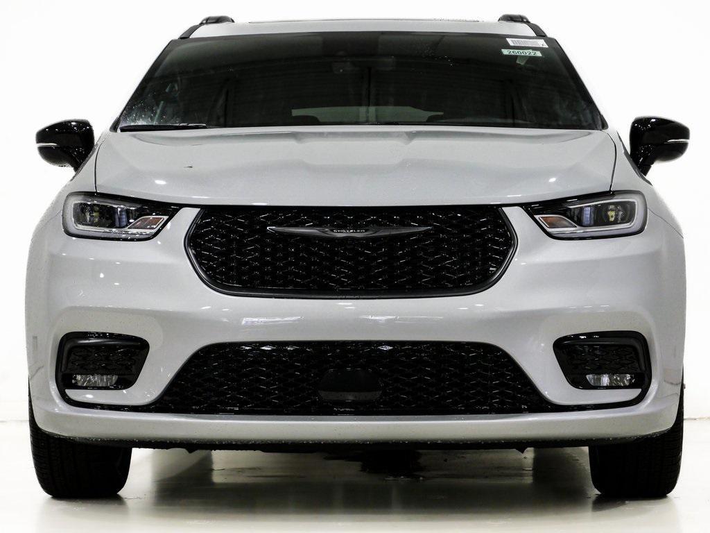 new 2026 Chrysler Pacifica car, priced at $40,985