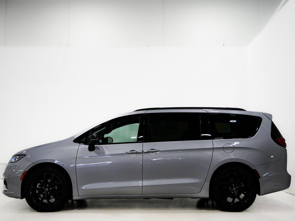 new 2026 Chrysler Pacifica car, priced at $40,985