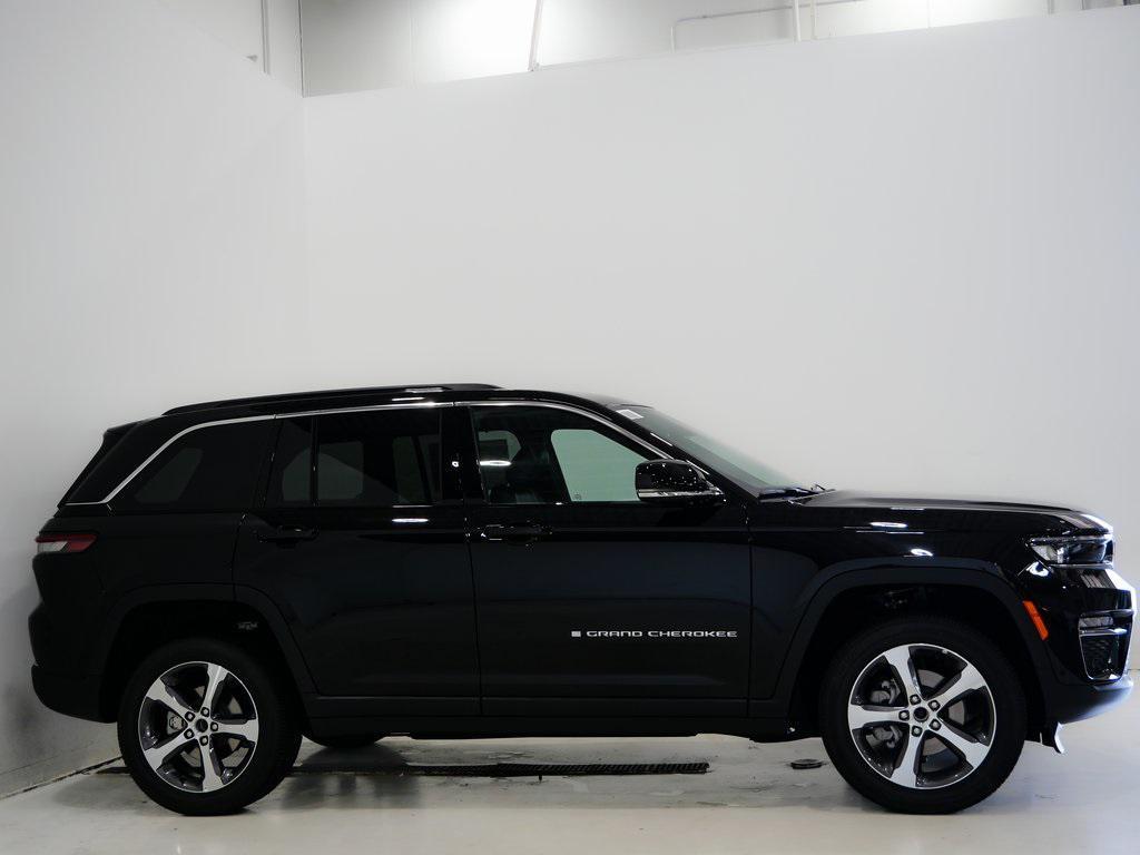 new 2025 Jeep Grand Cherokee car, priced at $48,960