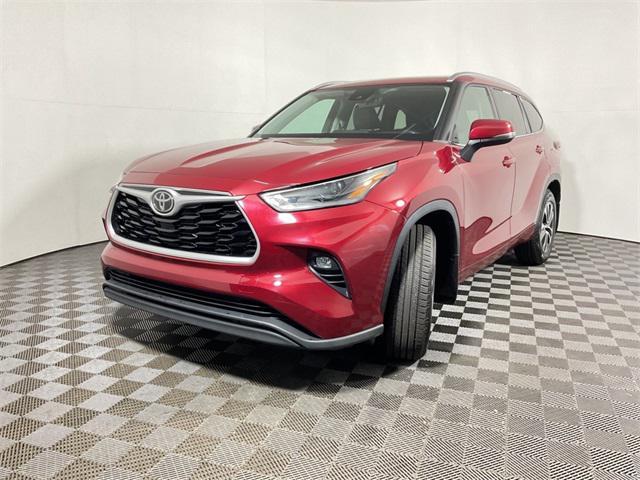 used 2021 Toyota Highlander car, priced at $30,000