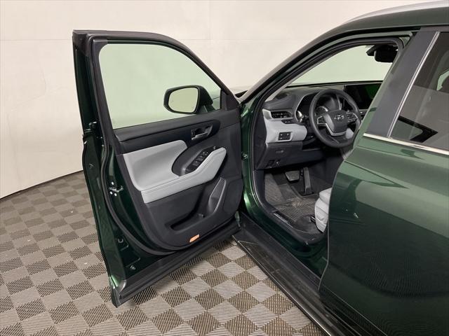 new 2025 Toyota Highlander car, priced at $48,500