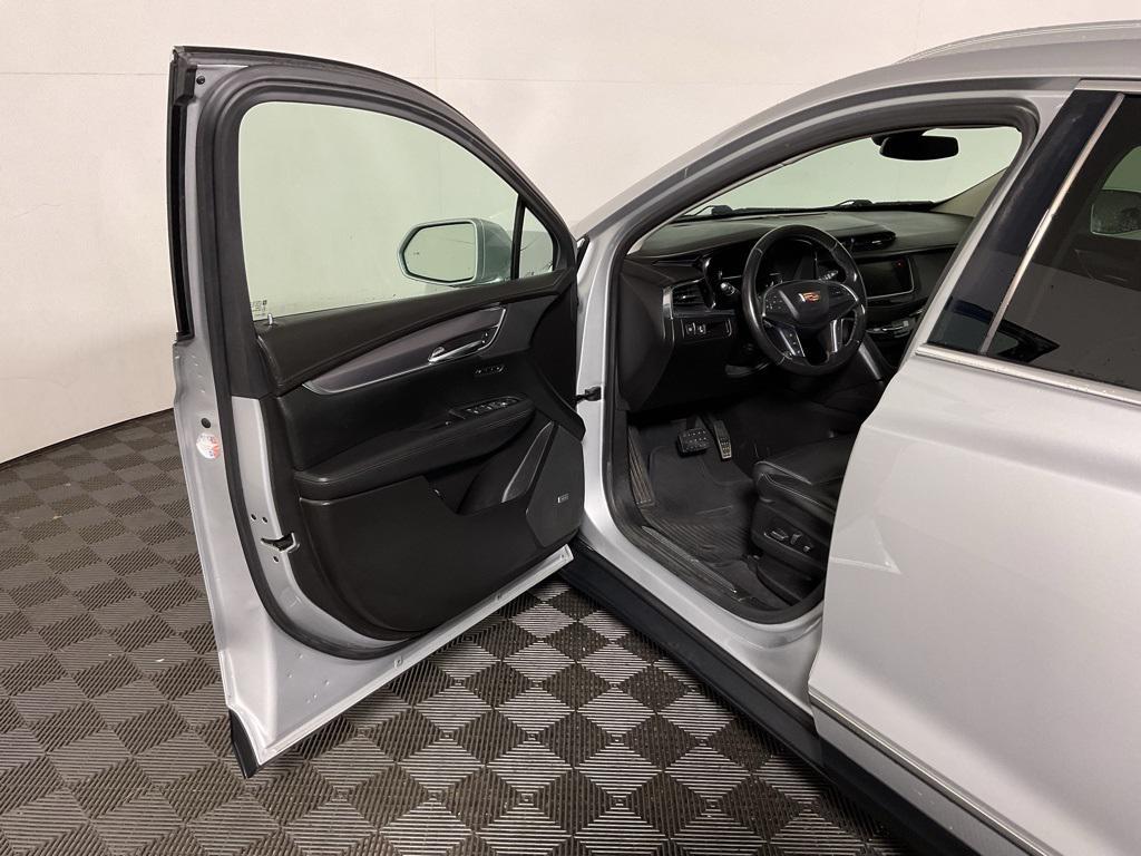 used 2018 Cadillac XT5 car, priced at $18,500