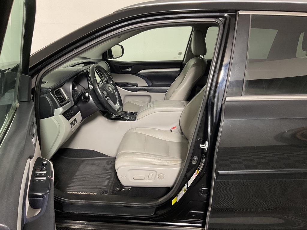used 2015 Toyota Highlander car, priced at $11,500