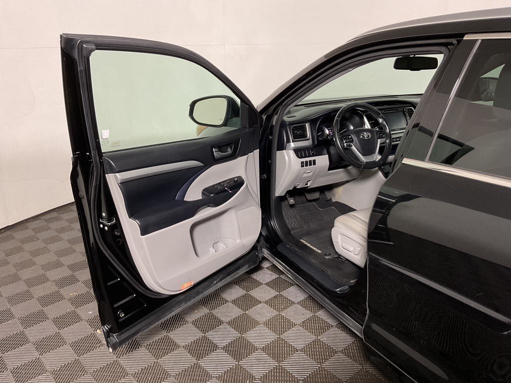 used 2015 Toyota Highlander car, priced at $11,500