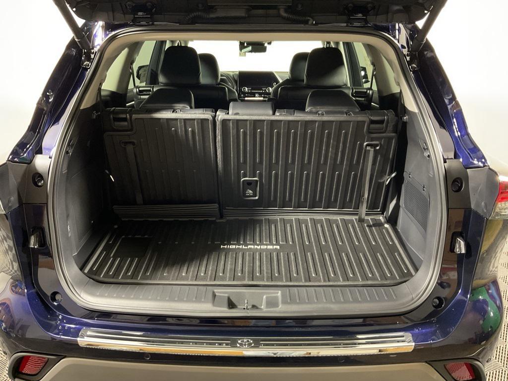 new 2025 Toyota Highlander Hybrid car, priced at $57,000