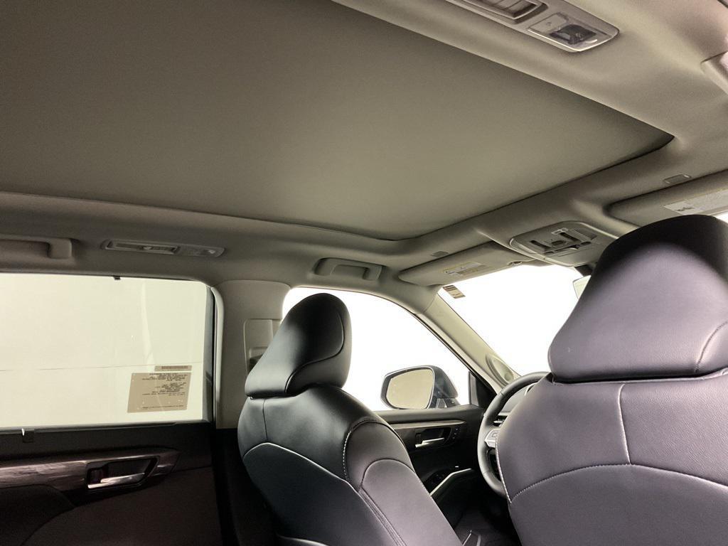 new 2025 Toyota Highlander Hybrid car, priced at $57,000
