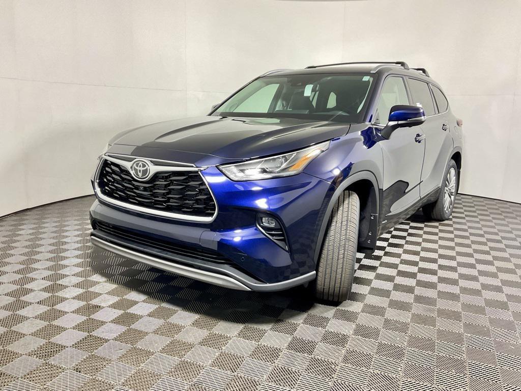 new 2025 Toyota Highlander Hybrid car, priced at $57,000