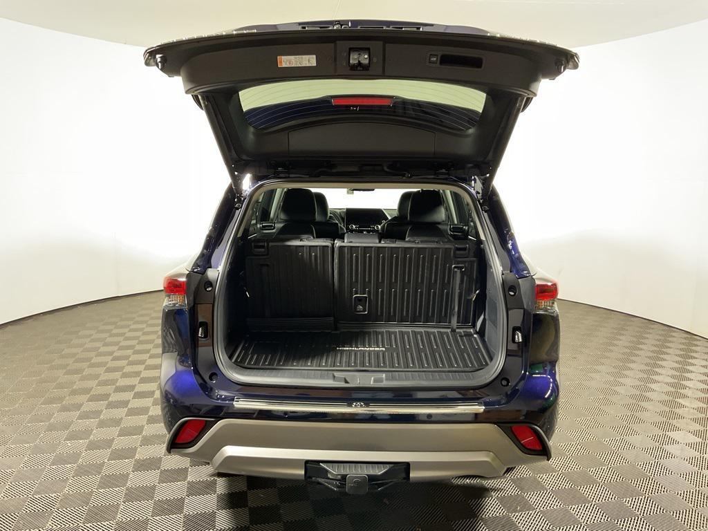 new 2025 Toyota Highlander Hybrid car, priced at $57,000