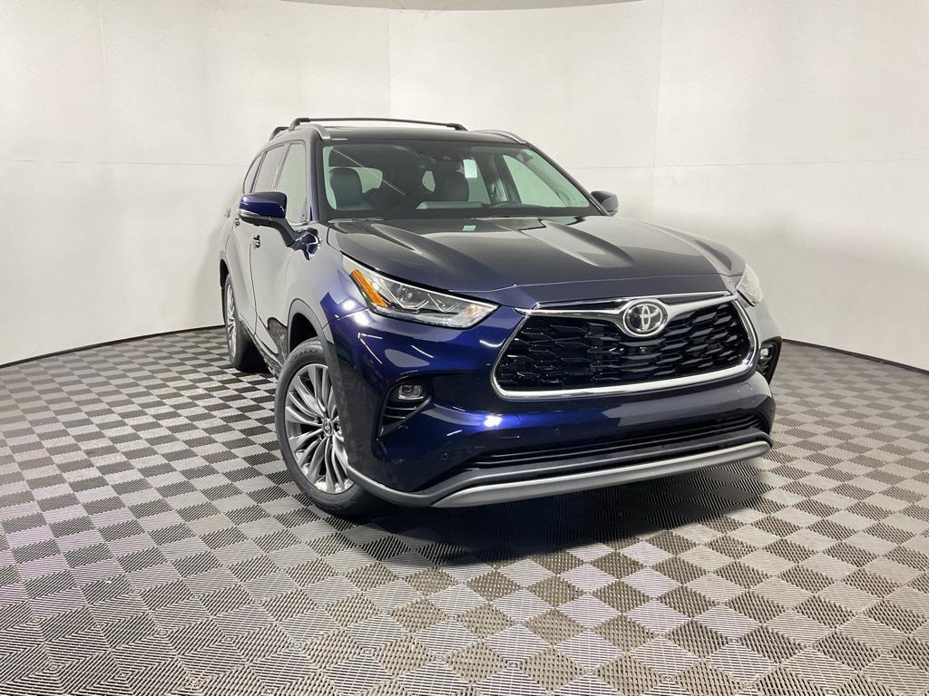new 2025 Toyota Highlander Hybrid car, priced at $57,000