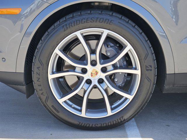 new 2025 Porsche Cayenne car, priced at $107,085