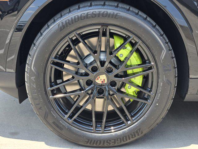 new 2025 Porsche Cayenne car, priced at $121,585