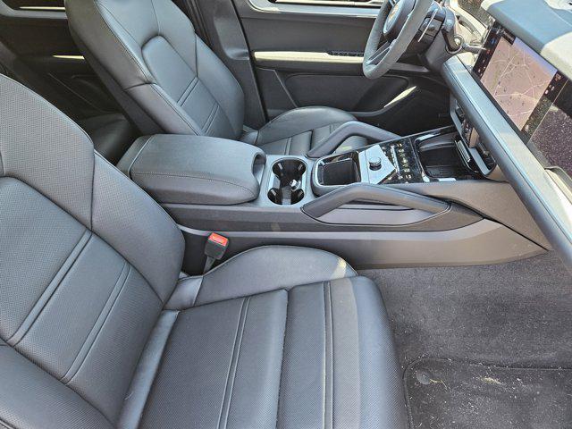 new 2025 Porsche Cayenne car, priced at $112,075