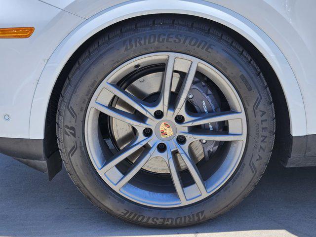 new 2025 Porsche Cayenne car, priced at $112,075
